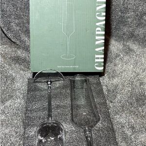 KOIOS Hand Blown Crystal Champagne Flutes New in Box set of 2